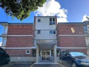 Oversized Waterfront Living with Iconic Harbour Views