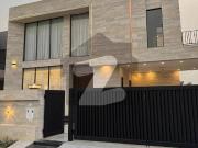 Corner furnished viila hot location