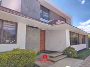 P2405| HERMOSA CASA AMPLIA CON ESPACIO VERDE Y JARDINES...