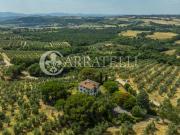 Paciano, immerso nel cuore verde dell'Umbria, a...