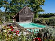 Paisible propriété familiale au coeur des bois