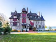 Palais de 1000 m² en location Villerville, Normandie