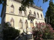 Palazzina commerciale in vendita a Abano Terme