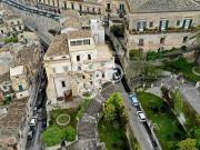 Palazzina commerciale in vendita a Modica