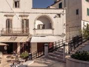Palazzina commerciale in vendita a Ostuni
