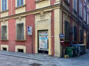Palazzina commerciale in vendita a Reggio Emilia