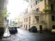 Palazzina commerciale in vendita a Roma