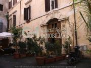 Palazzina commerciale in vendita a Roma