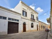 Palazzina commerciale in vendita a Squinzano