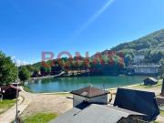 Palazzina commerciale in vendita a Ventasso