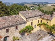 Palazzo del 17° Cent. Con Chiesa e Piscina In Posizione...
