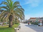 Palazzo / Stabile in affitto a Camaiore LU