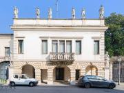Palazzo / Stabile in affitto a Padova PD