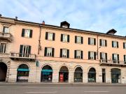 Palazzo / Stabile in affitto a Varese VA