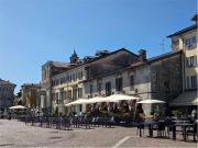 Palazzo / Stabile in vendita a Arona NO