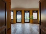 Palazzo / Stabile in vendita a Casatenovo LC