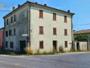 Palazzo / Stabile in vendita a Cento FE