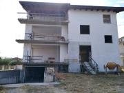 Palazzo / Stabile in vendita a Collecorvino PE