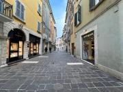 Palazzo / Stabile in vendita a Desenzano del Garda BS