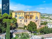 Palazzo / Stabile in vendita a Loano SV