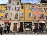 Palazzo / Stabile in vendita a Parma PR
