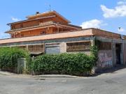 Palazzo / Stabile in vendita a Roma RM