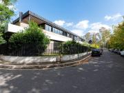 Palazzo / Stabile in vendita a Roma RM