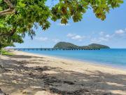 Palm Cove Residence 5 minute walk to the beach