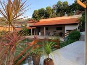 Casa à venda com 4 quartos sendo 3 suítes em condomínio...