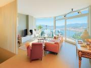 Panorama Villa mit Swimmingpool und Blick auf den... Panorama Villa mit Swimmingpool und Blick auf den...