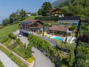 Panoramablick und alpine Eleganz mit Schwimmbad