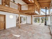 Panoramablick und alpine Eleganz mit Schwimmbad