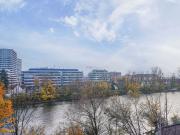 Panoramic apartment with water view