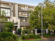 Panoramic Bay Views, Peerless Family Space