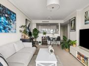 Panoramic views & luxury in the 'Elan' building