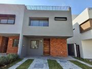 PARA TU FAMILIA VENTA CASA PARQUES VALLARTA ESPECTACULAR