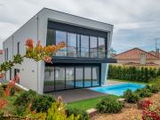 PARA VENDA: Moradia T4 contemporânea com piscina no...