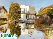 Kleine Villa, großer Schwimmteich