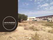 Parcela de 2000 m2 con una edificación de 1200m2, en...