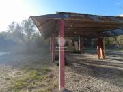 Parcela de terreno rural con edificio antiguo