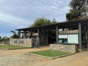 Parcela plana excelente conectividad con red de agua y...