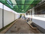 Parcela urbanizable con casa y piscina en Maracena