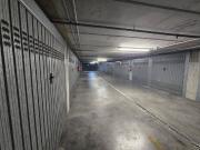 Parcheggio chiuso in vendita a Milano