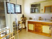 Pareada de esquina con 5 habitaciones, atractivo diseño...