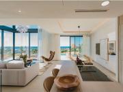 Pareado de 4 dormitorios y 5 baños con vistas al mar....