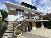 Parfaitement située et parfaitement entretenue, maison...