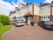 Parham Drive, Ilford IG2, 4 bed property to rent, £2,600...