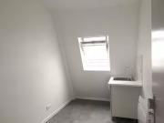 Paris 10ème 75010 Location divers 1 pièce au dernier étage