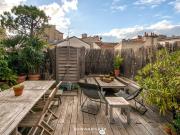 Paris 13e. Butte Aux Cailles. Dans une rue calme, maison...