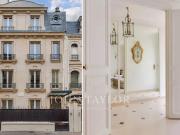 Paris 16. Victor Hugo/Saint James. Un Hôtel Particulier...